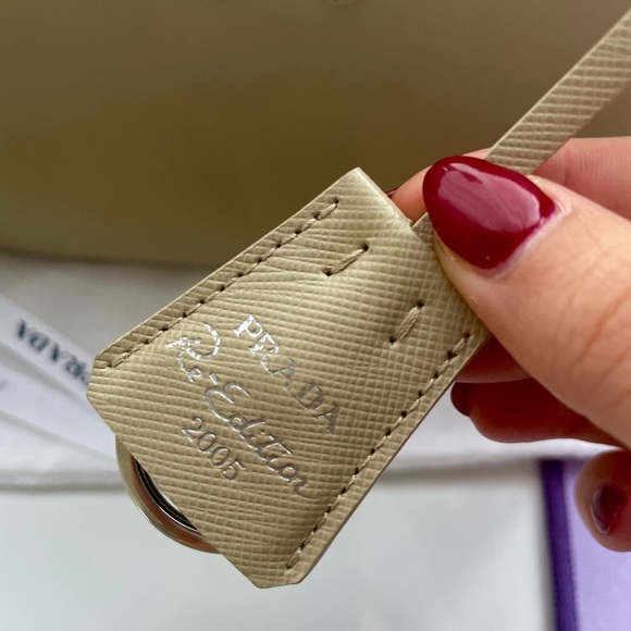 Prada re-edition 2005 crossbody colour sand - Picture 8 of 11